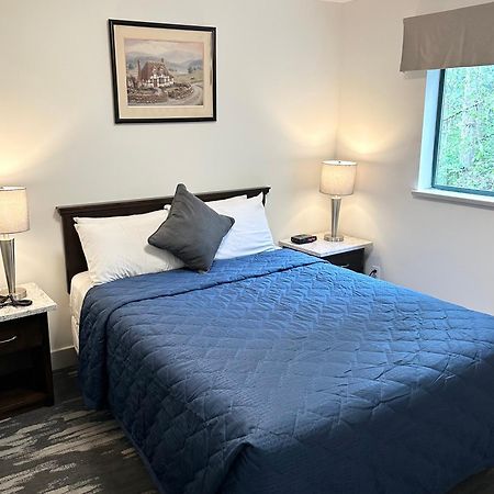 Canadian Inn Surrey Bagian luar foto