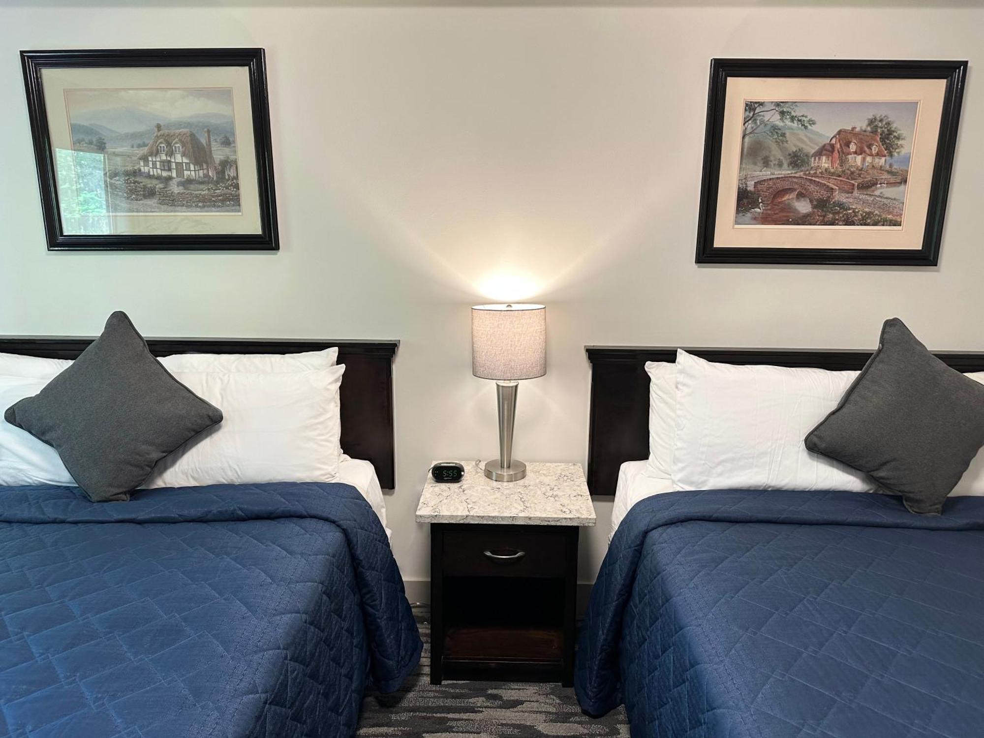 Canadian Inn Surrey Bagian luar foto